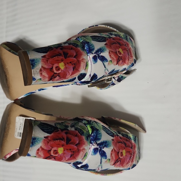 Nine West Women's Sandal - Picture 5 of 11